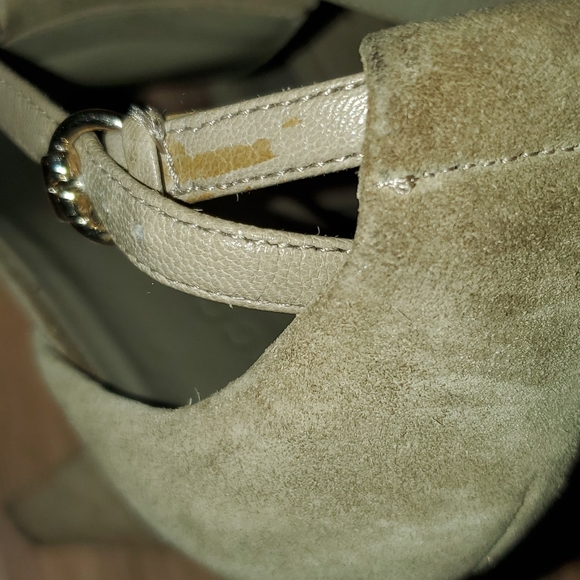 Gucci Suede Fringe Trim Accent T-Strap Sandals - Picture 14 of 16